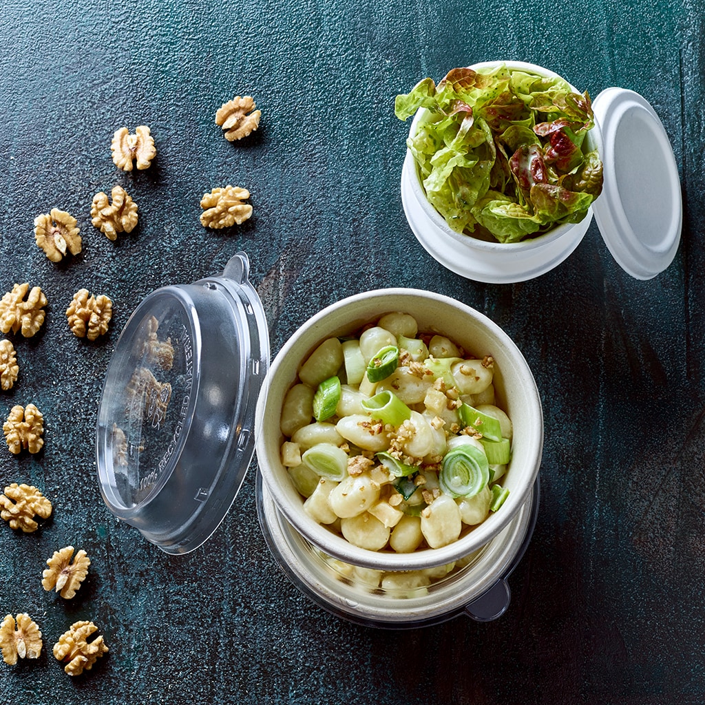 Gnocchi mit cremigen Porree-Quittengemüse und Walnusskrümel Gnocchi mit cremigen Porree-Quittengemüse und Walnusskrümel