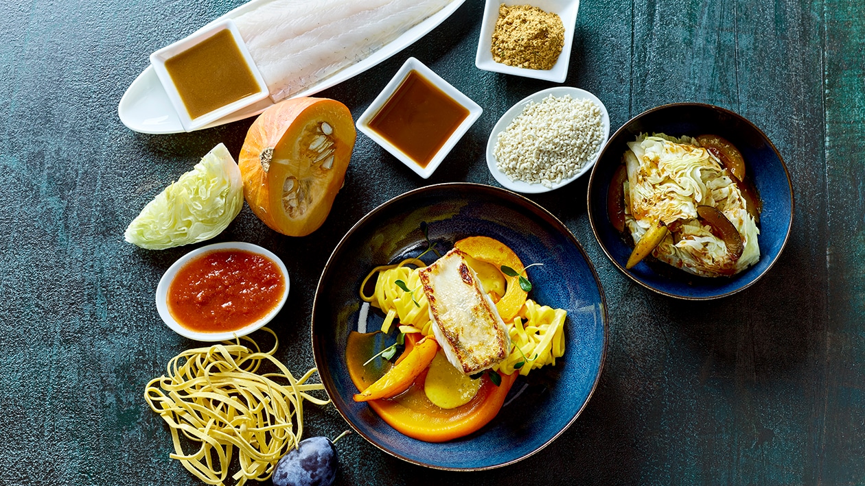 Fettuccine mit Spätsommer Kürbis in drei Texturen und krossen Zander –  