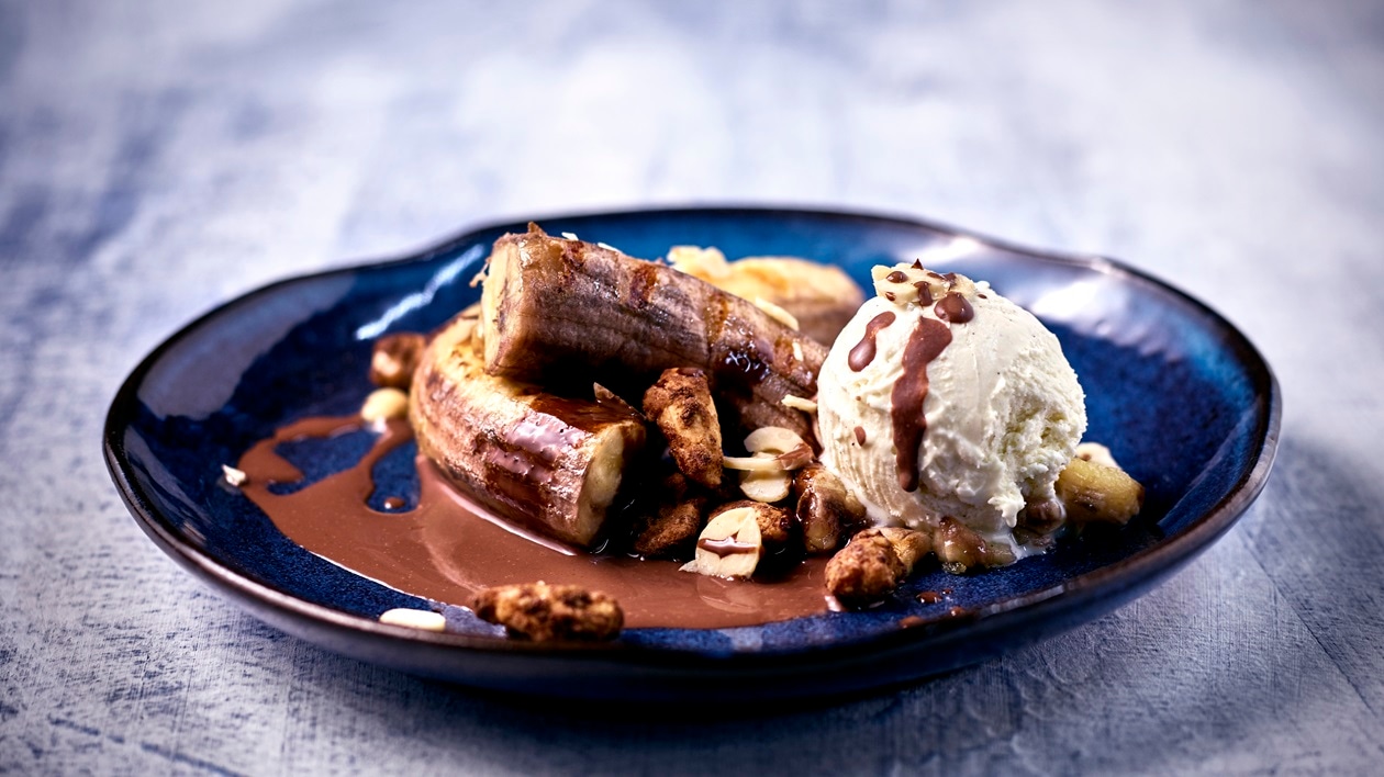 Gegrillter Banane Split mit Carte D‘Or Caffe Macchiato und Mocca Sauce