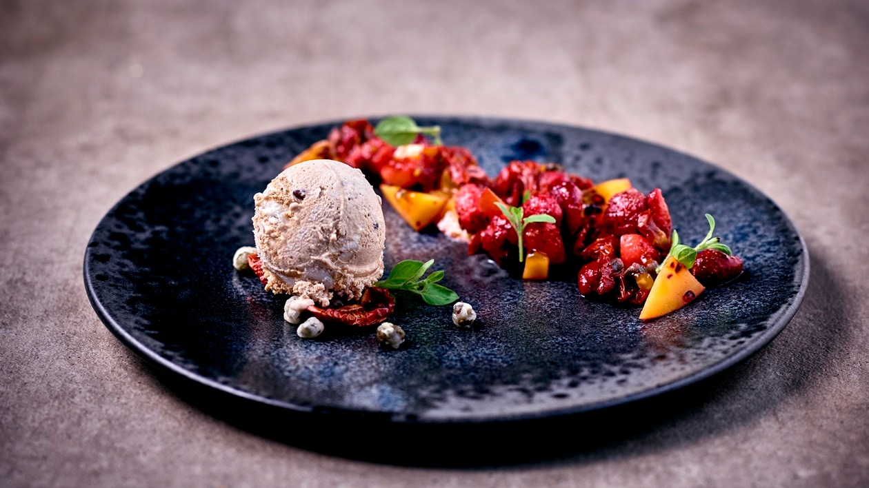 Tomate / Erdbeere / Kapern / Carte D’Or Walnusseis –  