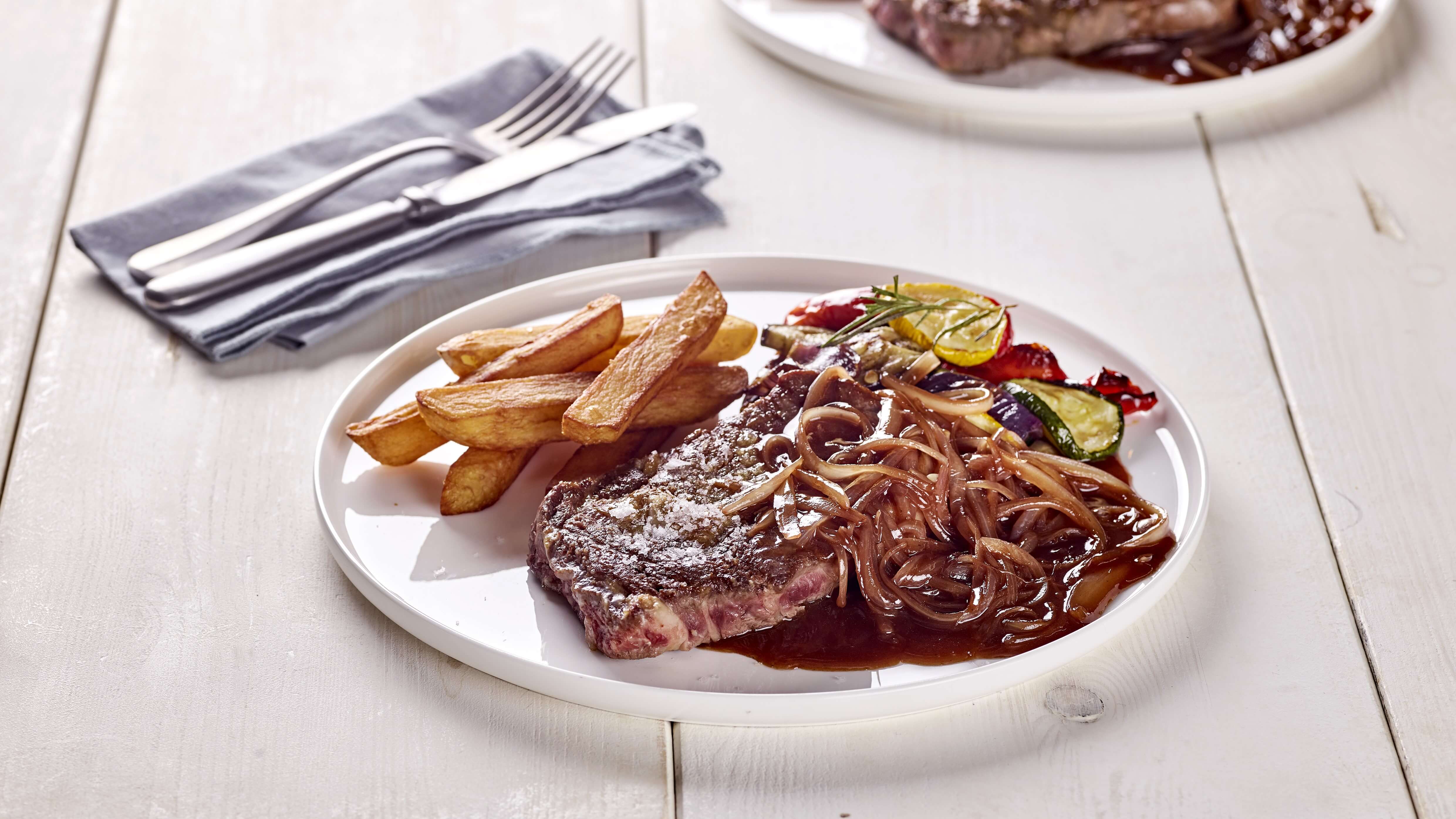 Entrecote mit Schalotten-Portwein Sauce, Ofen-Gemüse und Brückenpfeiler –  