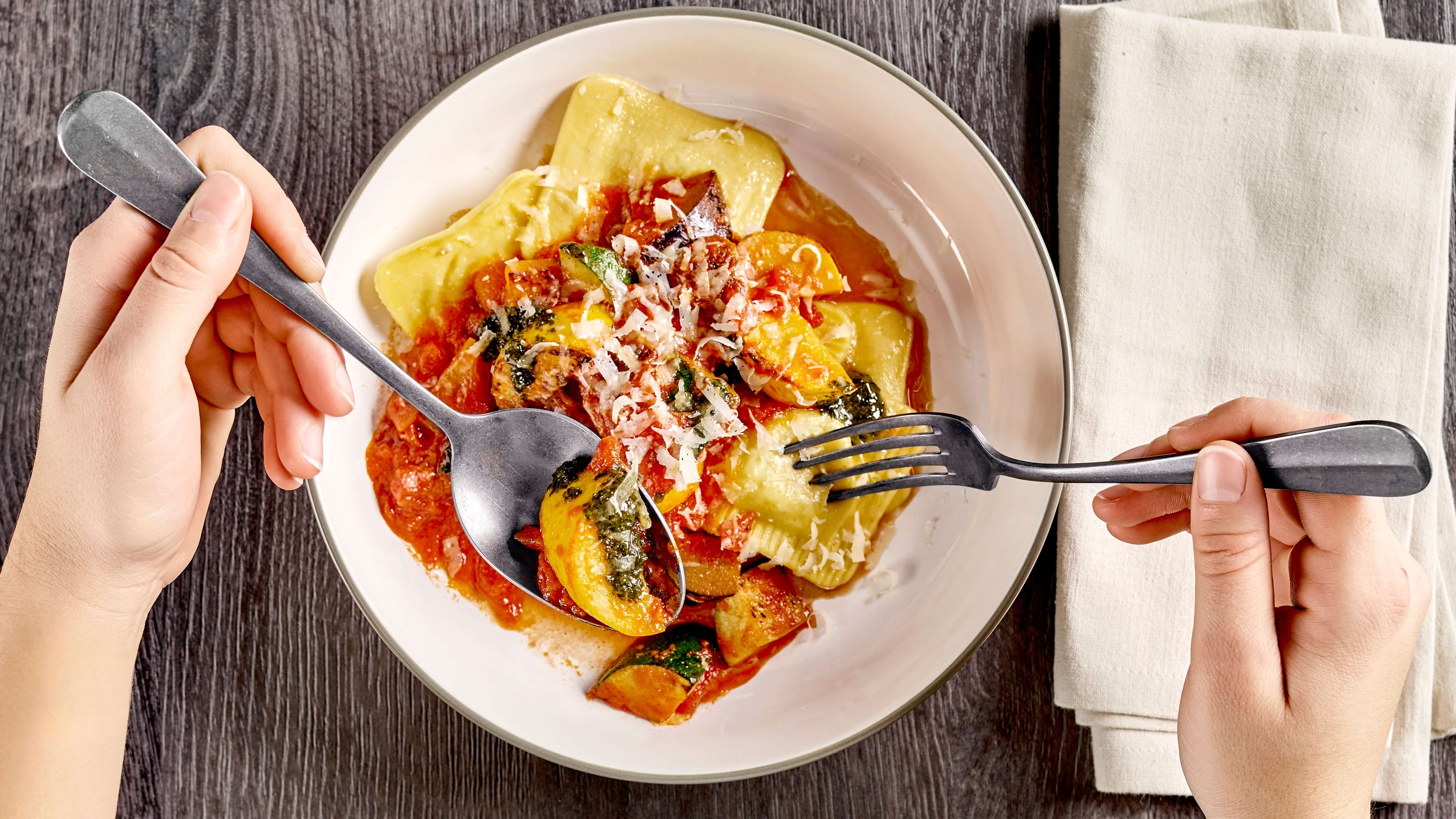 Ravioli mit Ratatouille und Basilikum Pesto Ravioli mit Ratatouille und Basilikum Pesto