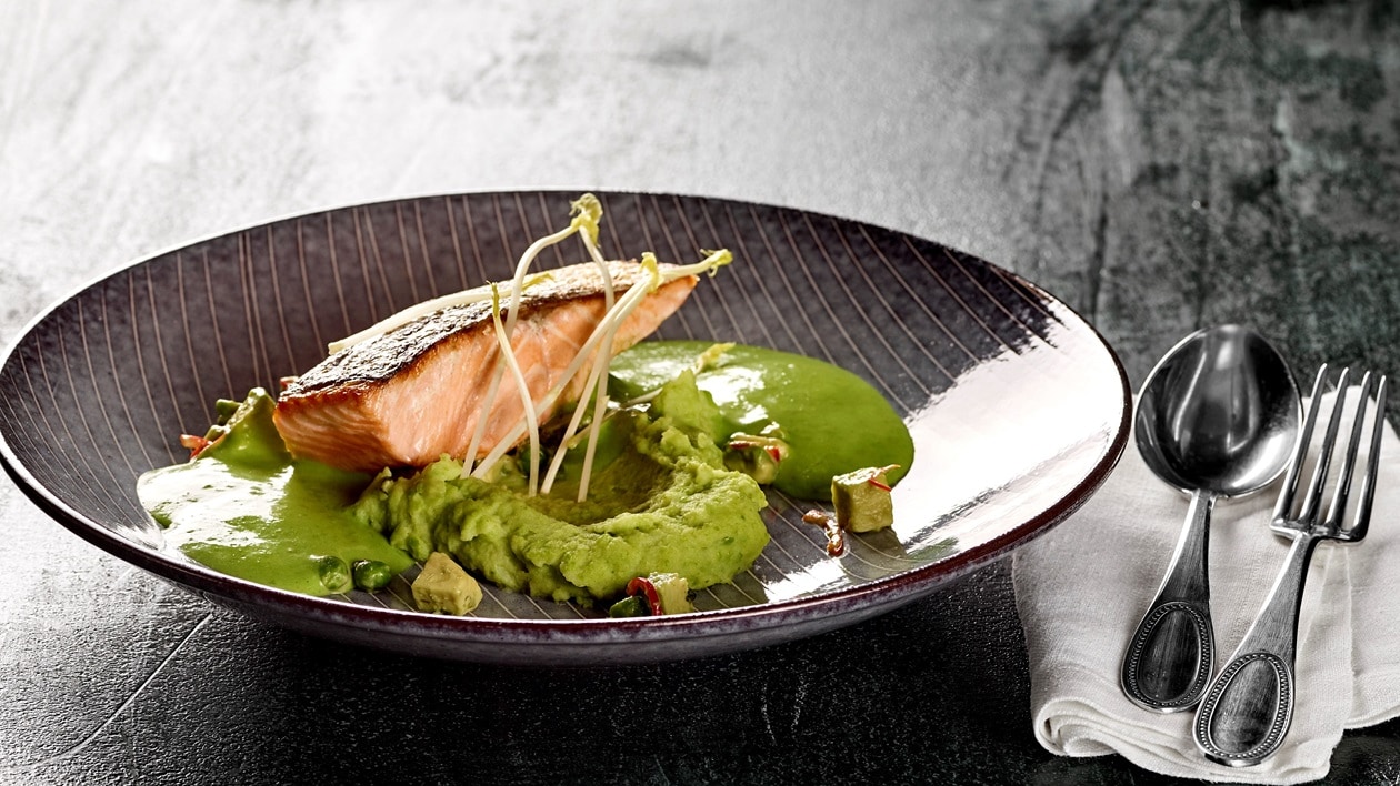 Erbse³ mit gebratenem Lachs