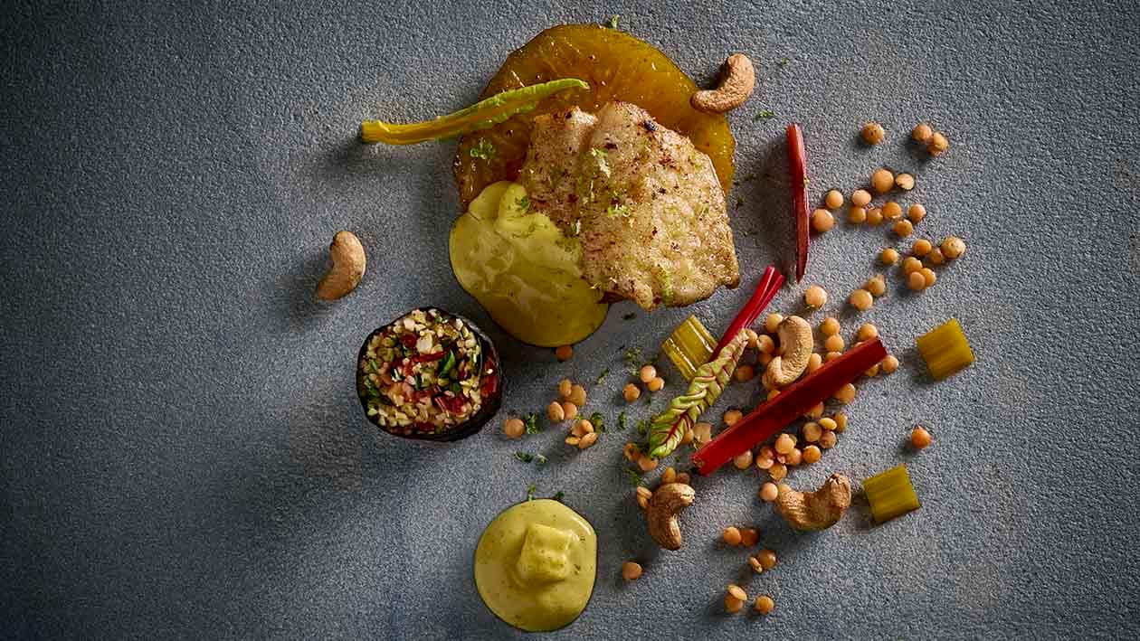 Gebratene Rotbarschfilet mit Curry Sauce und gedämpften Mangold Rollen – Gebratene Rotbarschfilet mit Curry Sauce und gedämpften Mangold Rollen –