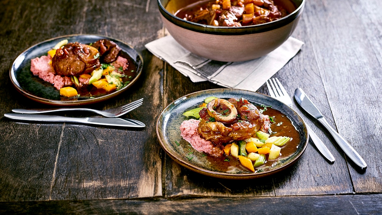 Osso Bucco mit Wurzelgemüse und Topinambur-Beete Stampf –  