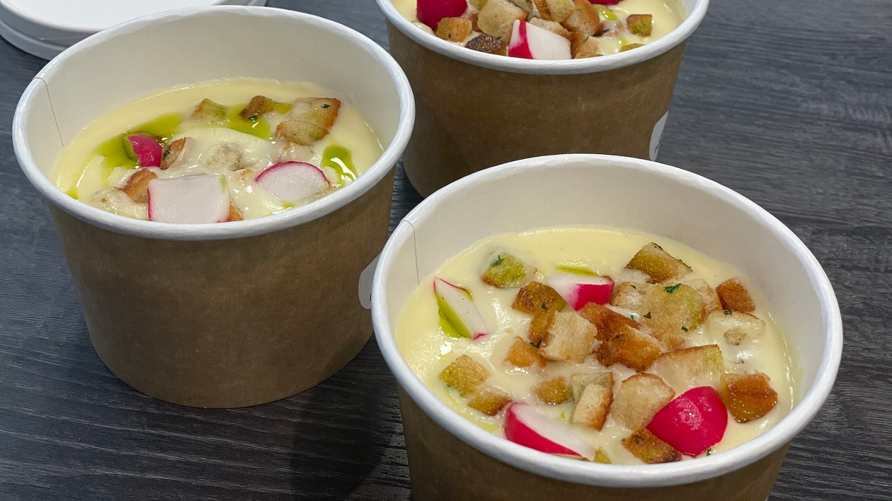 Spargelsuppe mit Croutons