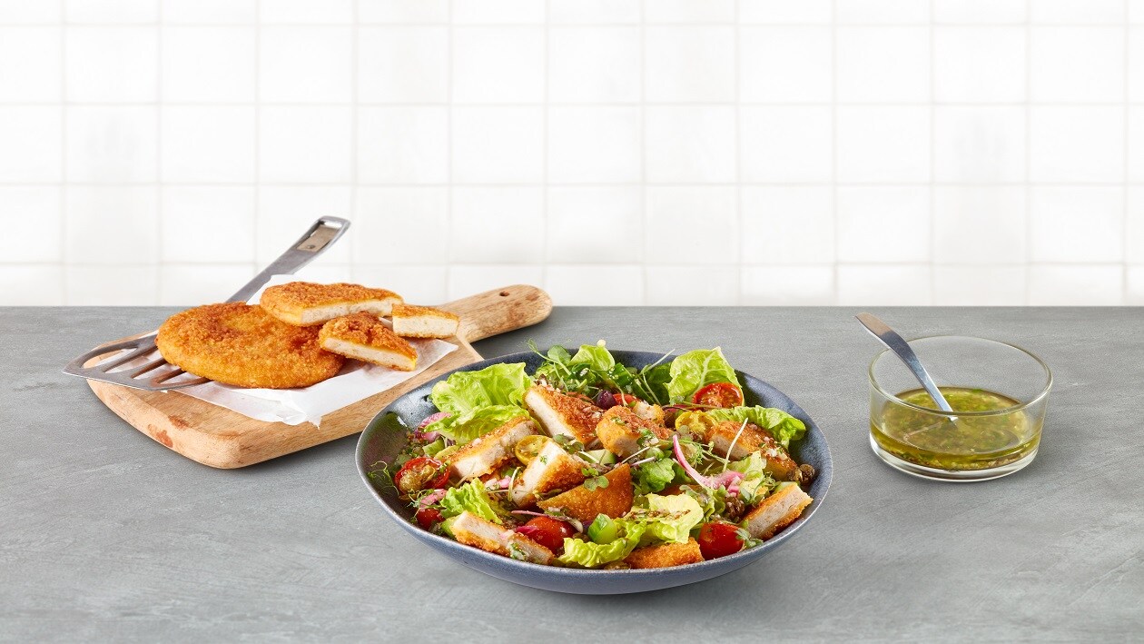 Crispy NoChicken Salat mit Gartenkräuter Dressing – Crispy NoChicken Salat mit Gartenkräuter Dressing –