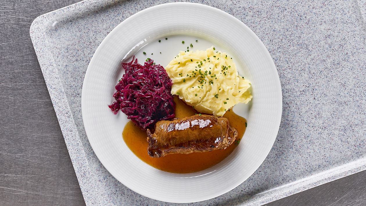 Rinderroulade mit Kartoffelpüree und Rotkraut