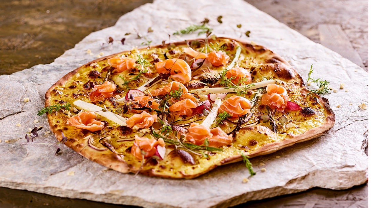 Spargel Pizza mit Lachs –  
