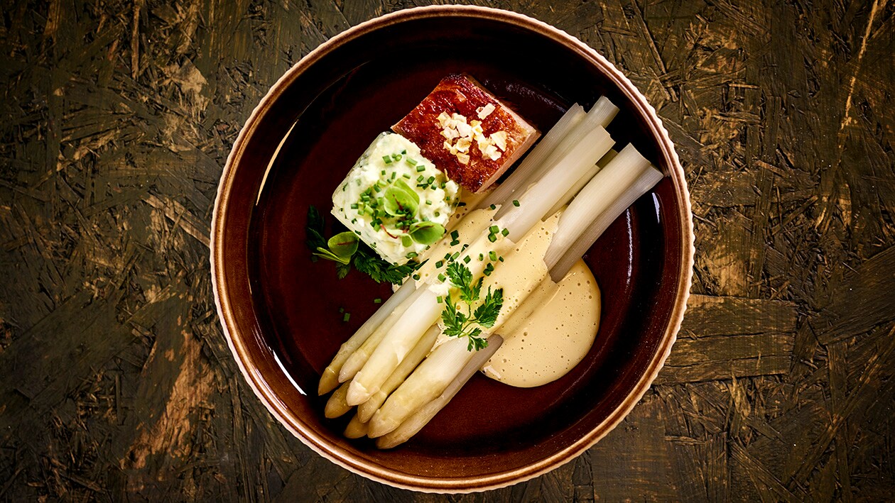 Spargel / Tafelspitz / Kartoffelpüree / Limonen-Meerrettich Hollandaise –  