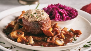 Festmahl ohne Feiertagsbeef mit Pilzmousse, Crouton und Portweinsauce –  