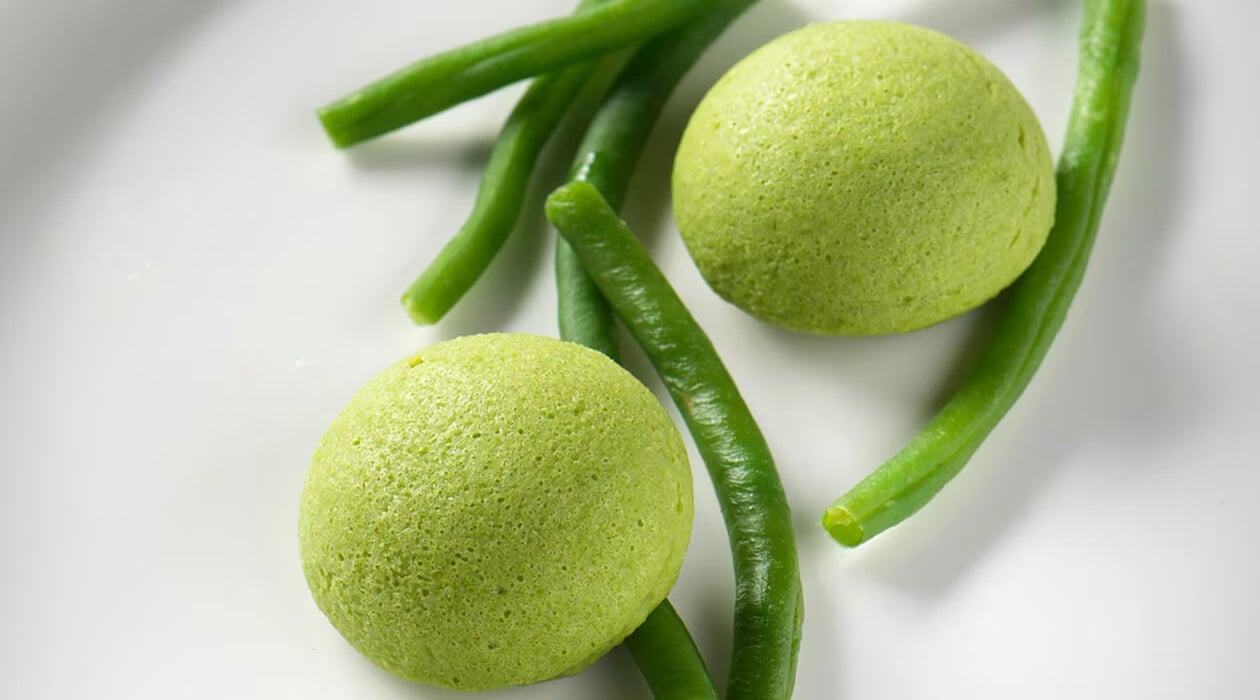 Grüne Bohnen mit Basilikum als Fingerfood