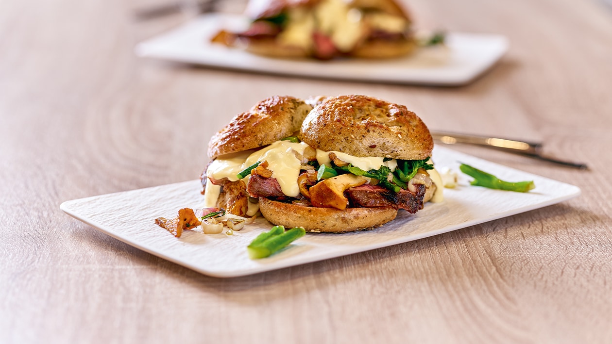 Brioche / Entrecôte / Pfifferlinge / Rucola –  