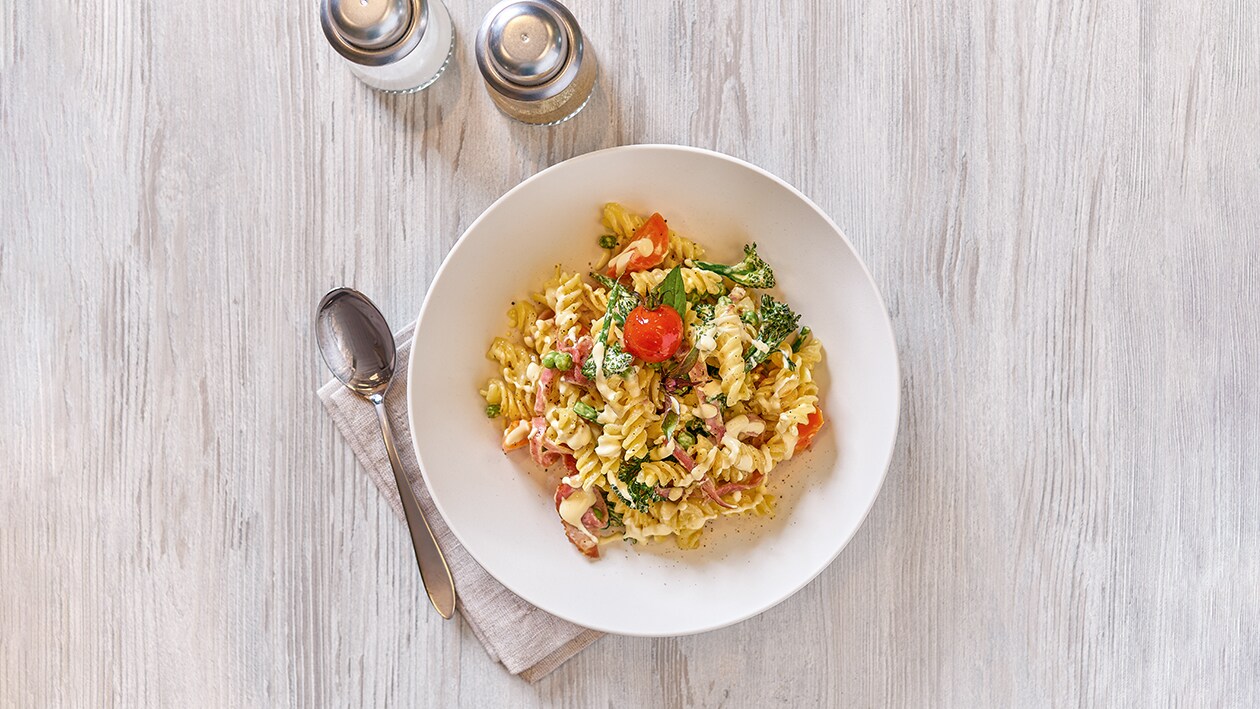 Pasta / Erbse / Karotte / Wilder Brokkoli / Schinken / Sauce Hollandaise – Pasta / Erbse / Karotte / Wilder Brokkoli / Schinken / Sauce Hollandaise –