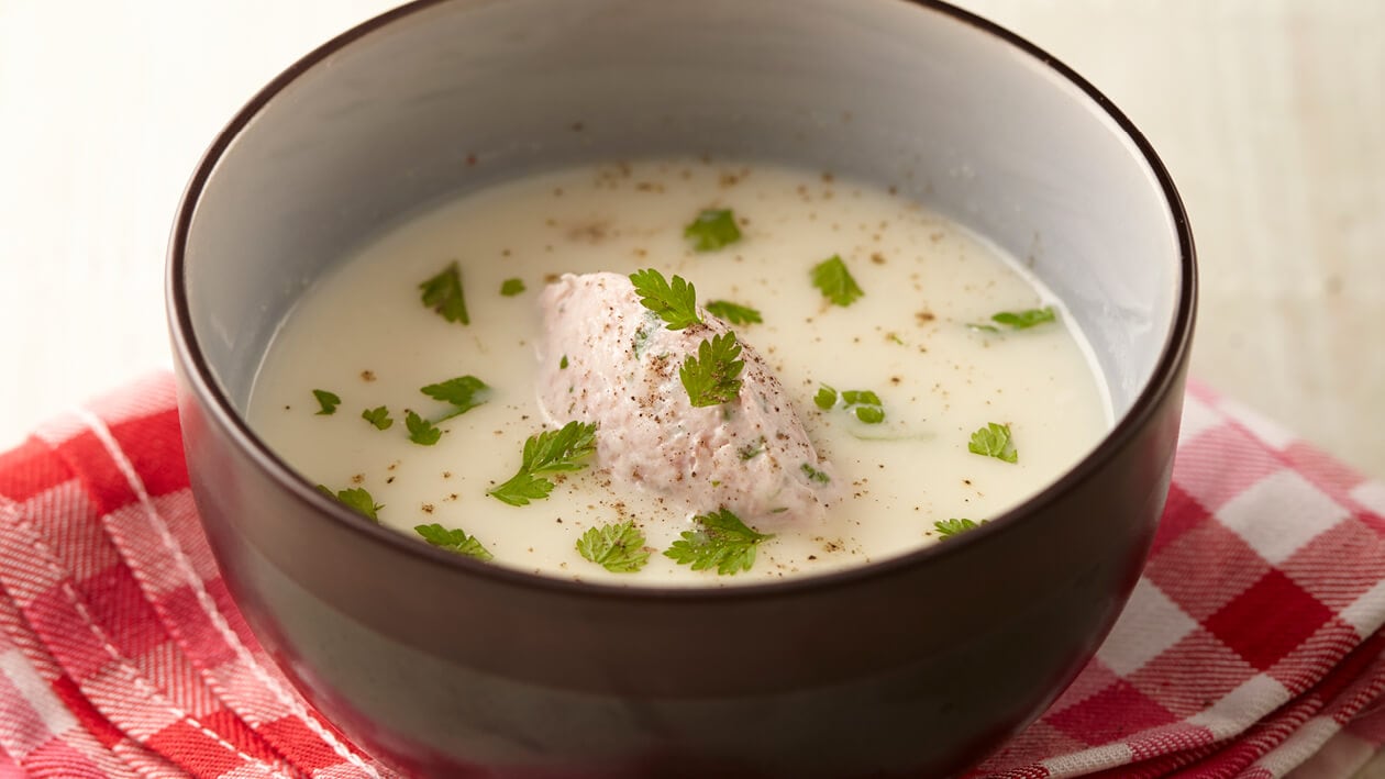 Spargelsuppe mit Mousse von Schinken und Kerbel –  