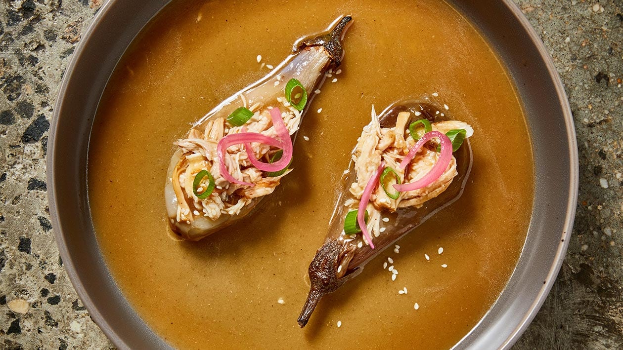 Gegrillte Auberginen gefüllt mit Hähnchen Miso Escabeche