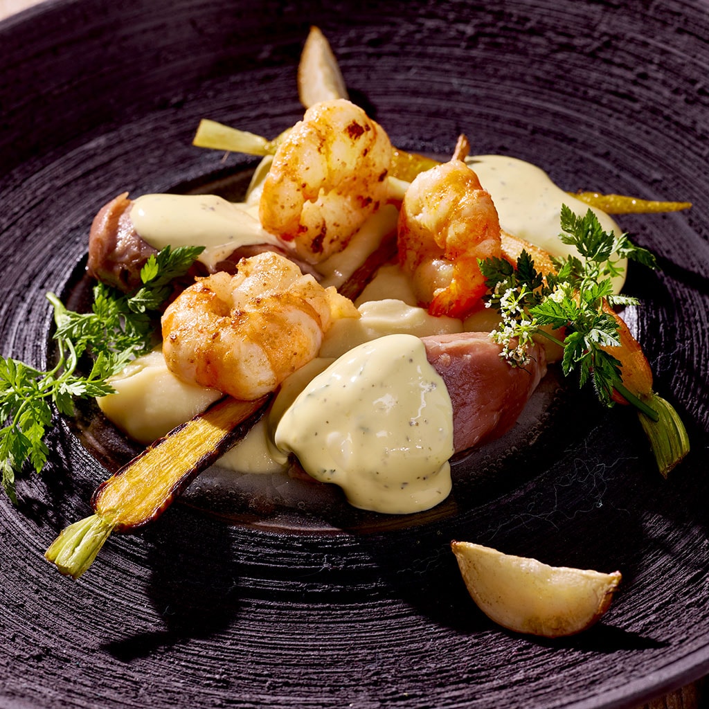 Schaumsuppe vom grünen Spargel, Morchel-Macadamia Pfanne und Haferflockenbratling