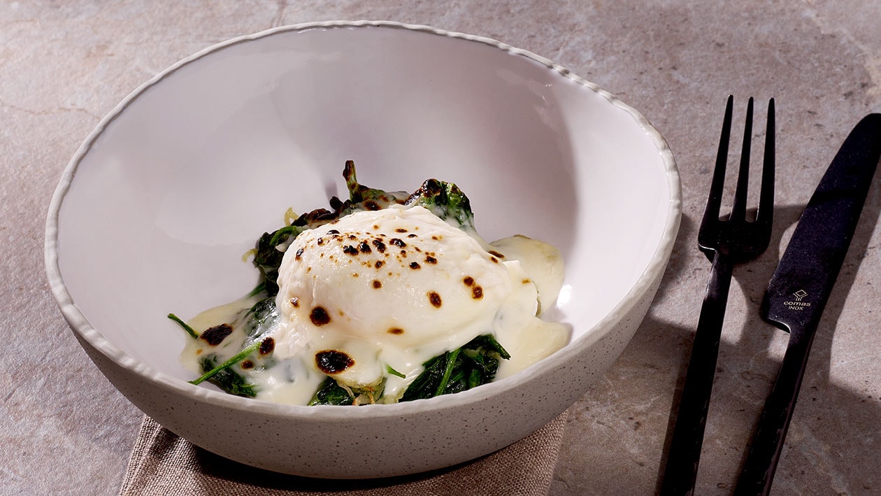 Gebackener Feta in rotem Miso mit Radieschen-Kapuzinerkresse Salat –  