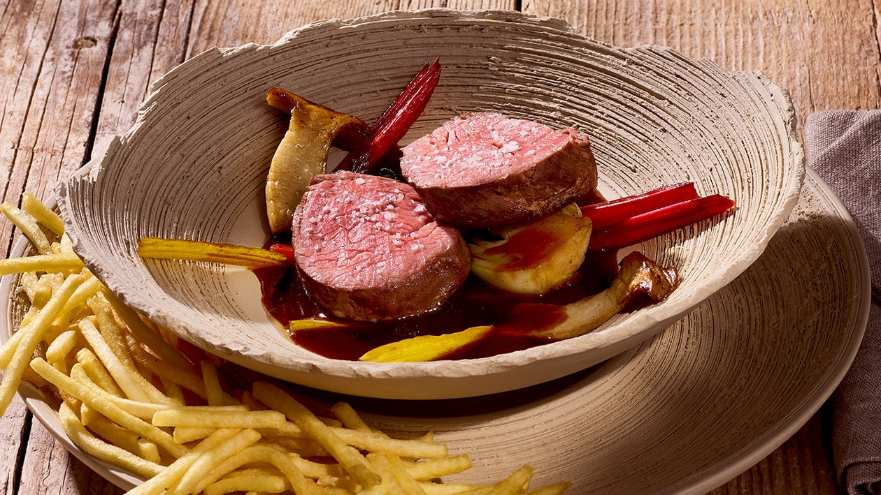 Radieschen-Mairübenpfanne, Sauce Bearnaise von der Öl Rauke, Reiskeks-Kartoffeln –  