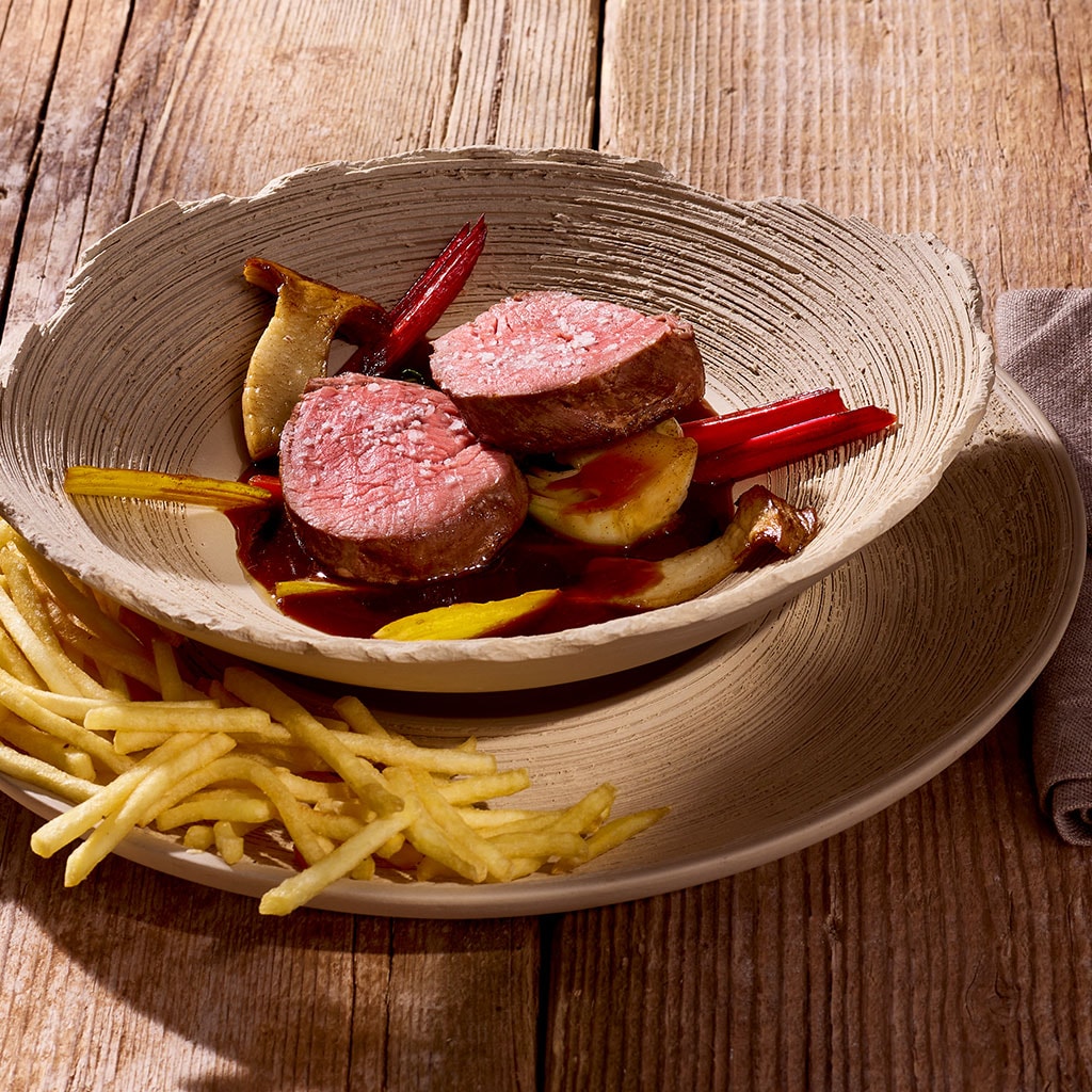 Radieschen-Mairübenpfanne, Sauce Bearnaise von der Öl Rauke, Reiskeks-Kartoffeln