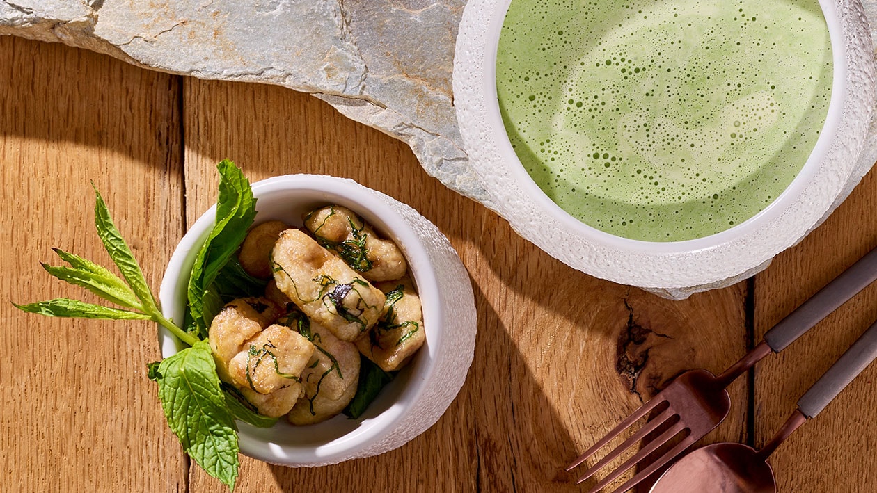 Schaumveloute vom Broccoli, Kalbsbries und Zitronenmelisse –  