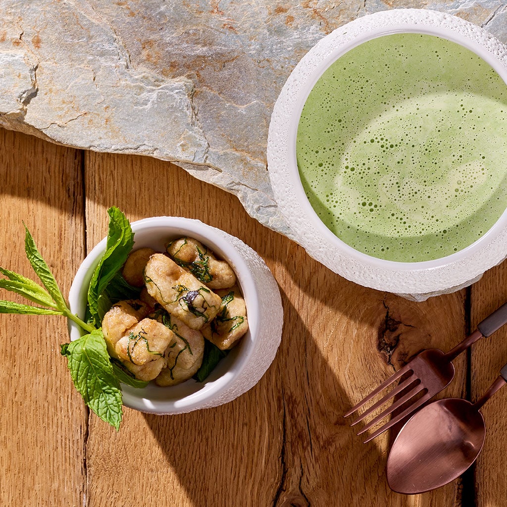Schaumveloute vom Broccoli, Kalbsbries und Zitronenmelisse