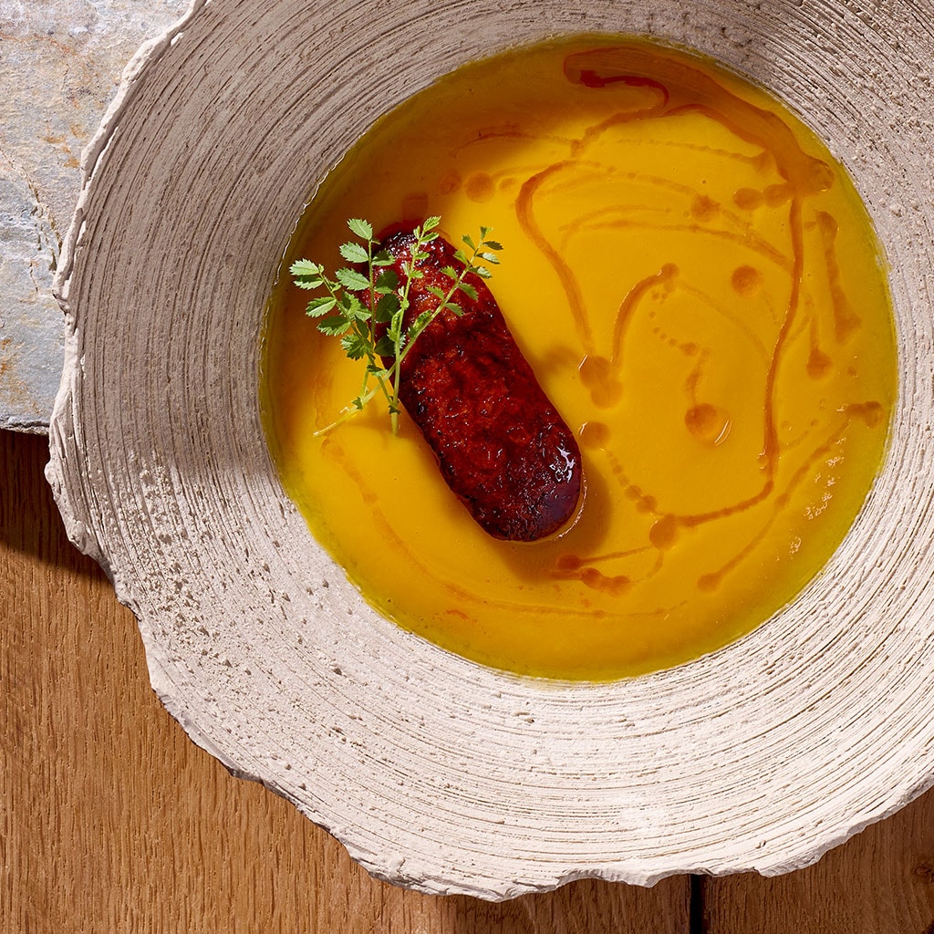 Cremige Möhre mit Zitronengras und gebratener Chorizo