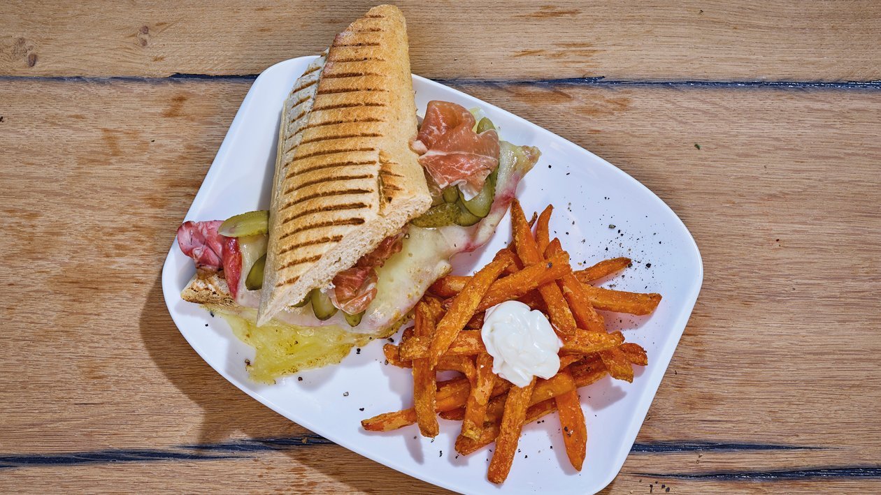 Cuba Sandwich mit Süsskartoffel-Pommes –  