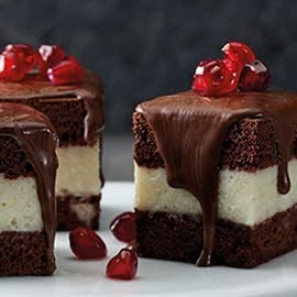 Milchreisschnitte mit Granatapfel und Schokolade Milchreisschnitte mit Granatapfel und Schokolade