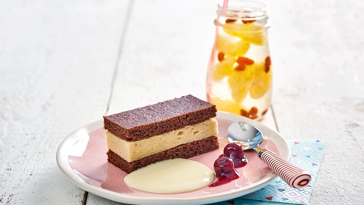 Milchreisschnitte mit Vanillesauce und Dessertkirschen –  