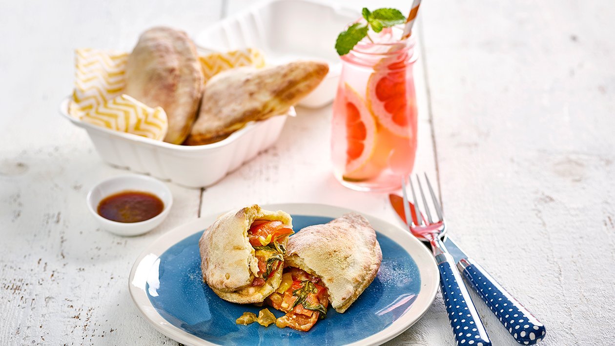 Vegetarische Kartoffel Calzone  mit Tomaten-Dip To Go –  