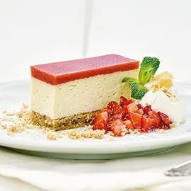 Haferflocken-Quark-Kuchen mit Erdbeer-Gelee Haferflocken-Quark-Kuchen mit Erdbeer-Gelee