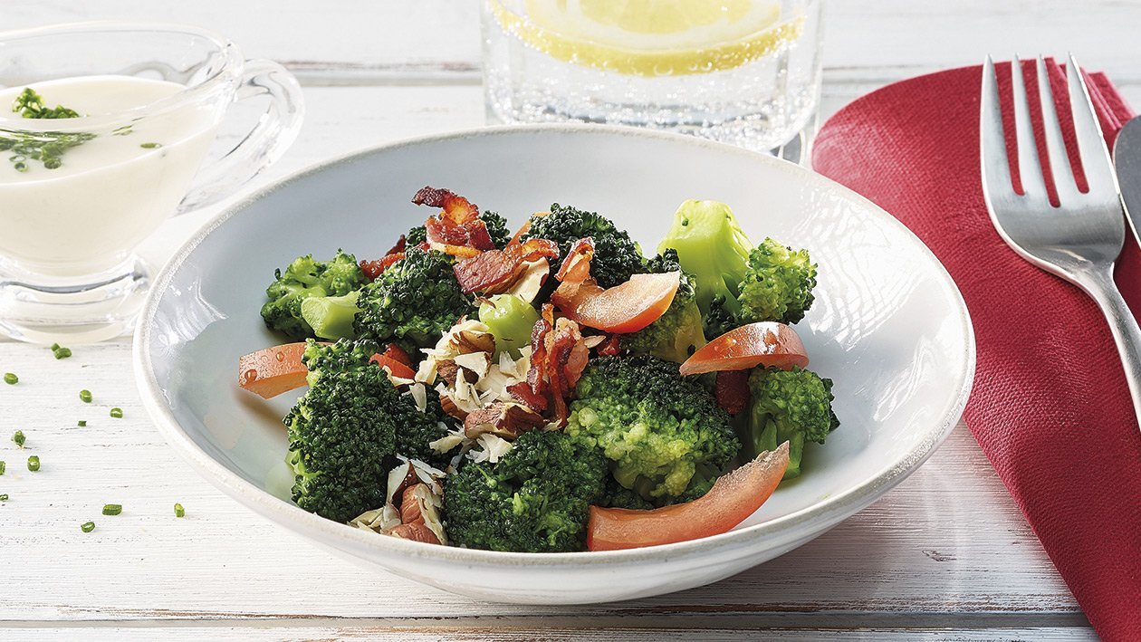 Broccoli-Salat mit Tomaten und Knusper-Speck – Broccoli-Salat mit Tomaten und Knusper-Speck –