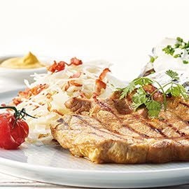 Gegrilltes Schweinenackensteak mit Krautsalat und Ofenkartoffel Gegrilltes Schweinenackensteak mit Krautsalat und Ofenkartoffel