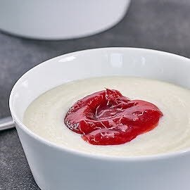 Grießsuppe mit Glühwein - Zimtpflaumen