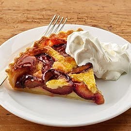 Pflaumenkuchen mit Schlagcreme Pflaumenkuchen mit Schlagcreme