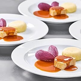Schweinebraten, Rotkohl und Kartoffelküchlein, pürierte Kost Schweinebraten, Rotkohl und Kartoffelküchlein, pürierte Kost