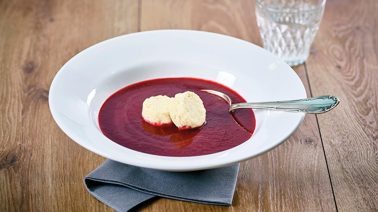Rote Beete Cremesuppe mit Meerrettich Flan - Pürierte Kost