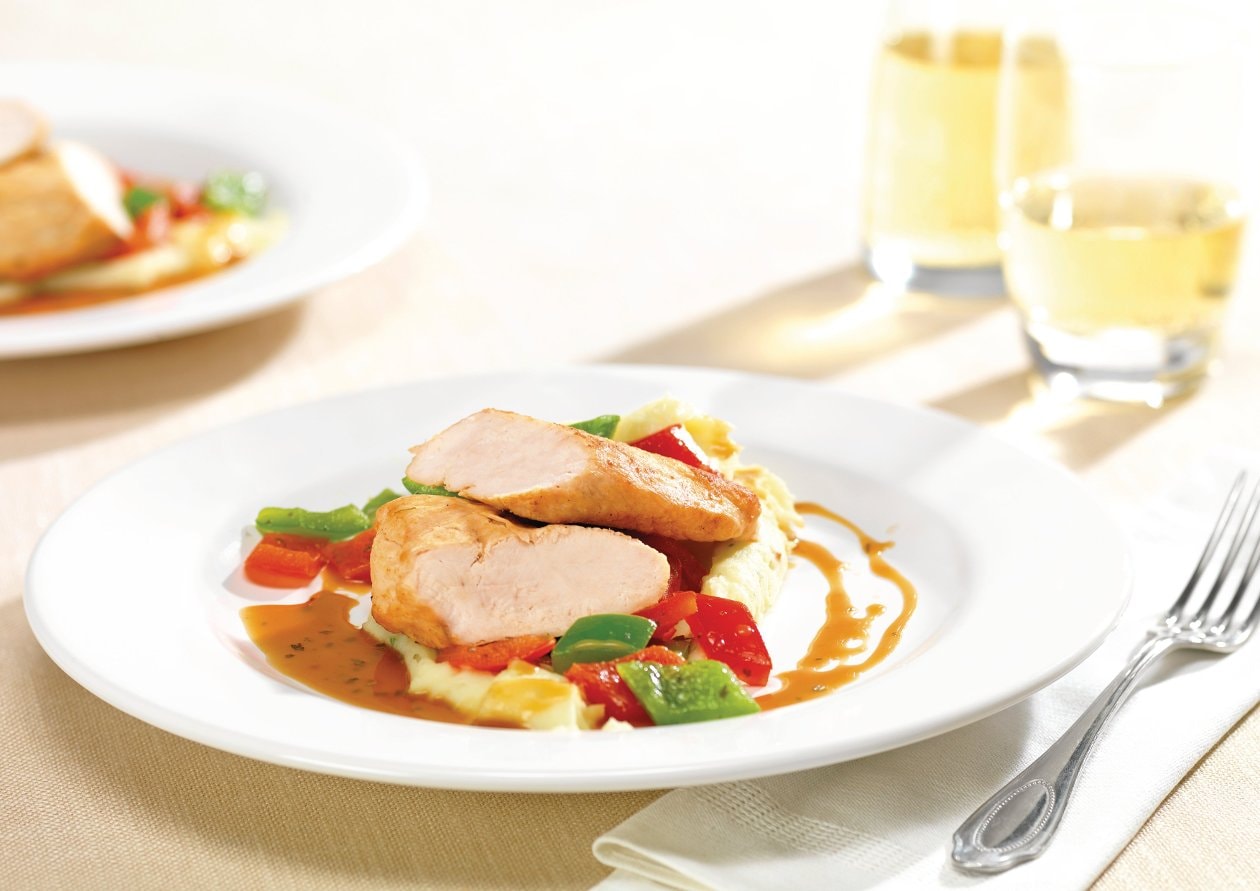 Geräucherte Hähnchenbrust mit Orangen-Kräutersauce, Paprikagemüse und Kartoffelpüree