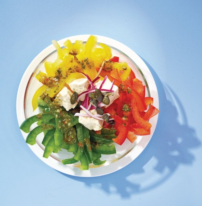 Paprikasalat mit Kürbiskernen