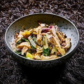 Thai Red Curry mit Jackfruit, Hähnchenstreifen, Pak Choi und Wildreis Thai Red Curry mit Jackfruit, Hähnchenstreifen, Pak Choi und Wildreis