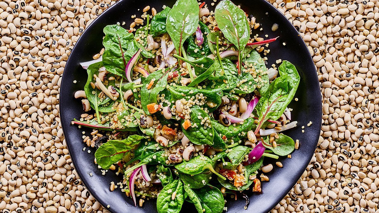 Spinat Augenbohnensalat mit Thain-Sojadressing gerösteter Karmuth –  