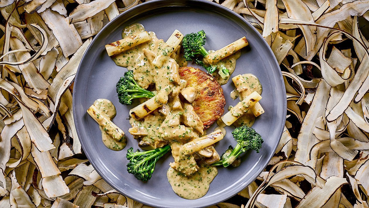 Veganes Geschnetzeltes an wildem Broccoli und Rösti –  