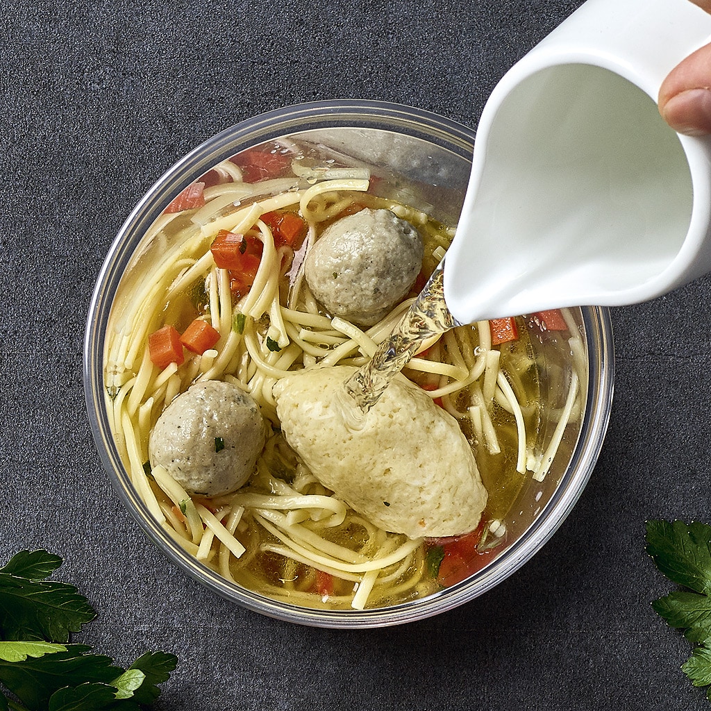 NoodleCup Hochzeitssuppe