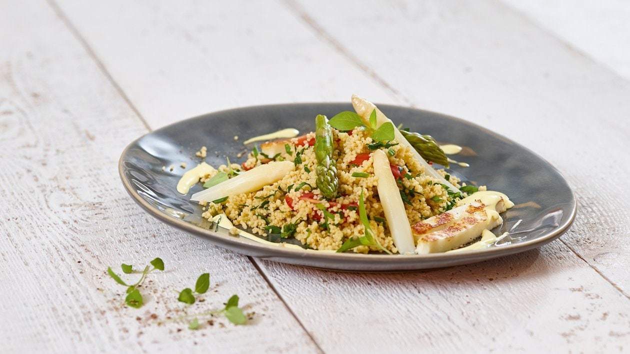 Gegrillter Halloumi mit Spargel und Couscous – Gegrillter Halloumi mit Spargel und Couscous –
