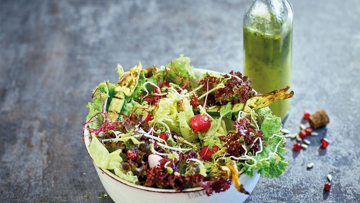 Frischer Blattsalat mit Erlebnis