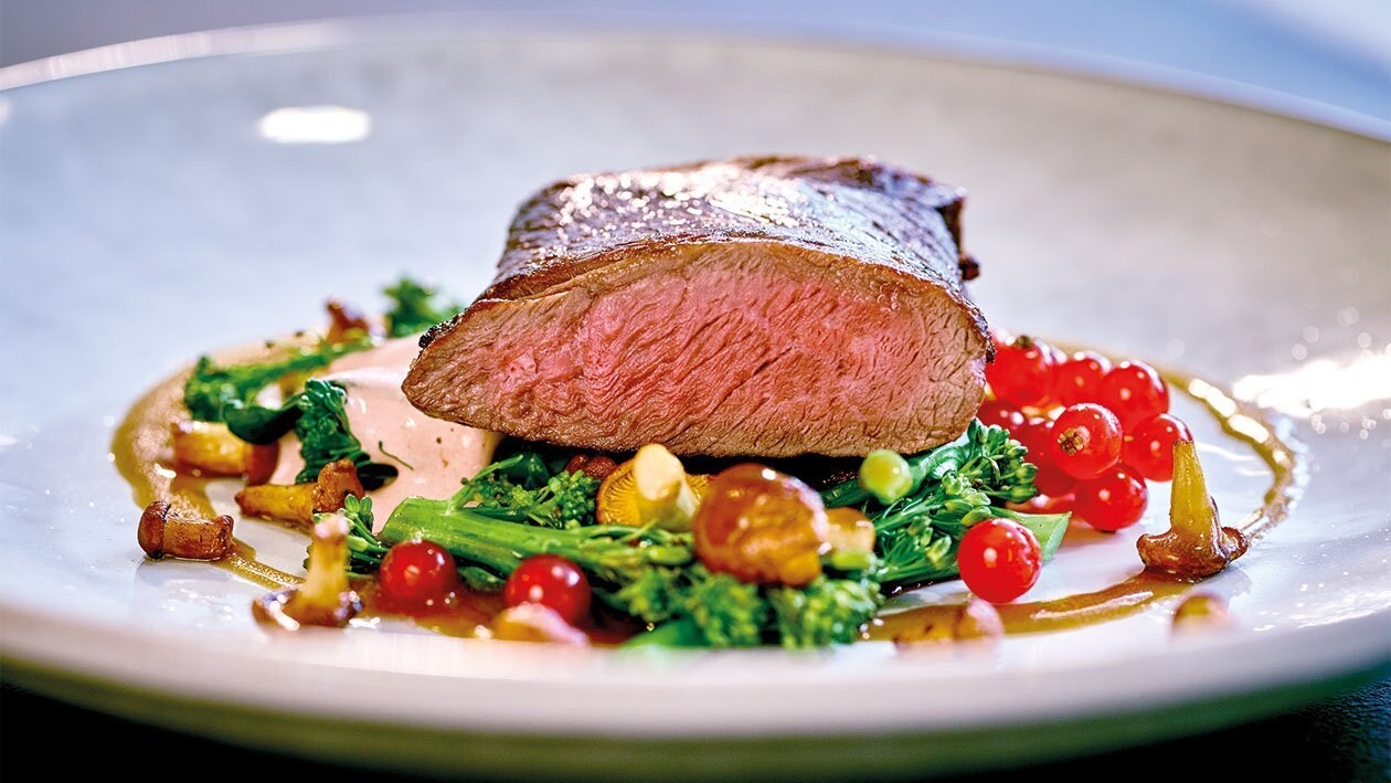 Maibock auf wildem Broccoli – Maibock auf wildem Broccoli –