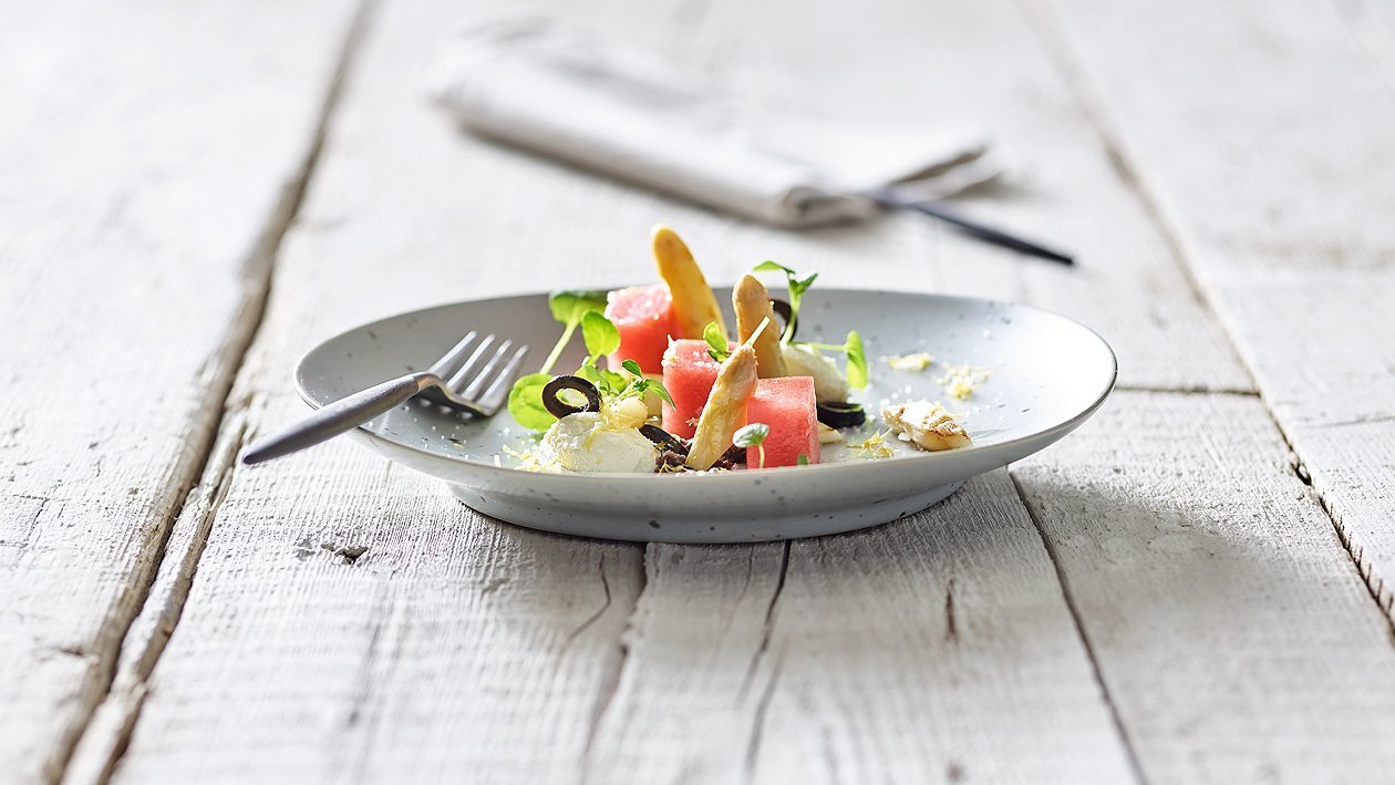 Gegrillter Spargel mit Melone, Feta und Oliven – Gegrillter Spargel mit Melone, Feta und Oliven –