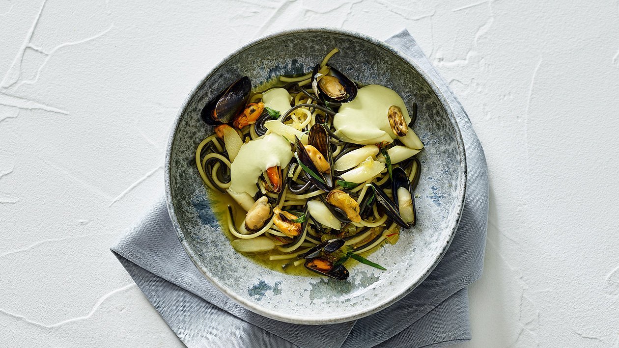 Spargel und Muscheln im Safransud mit Spaghetti – Spargel und Muscheln im Safransud mit Spaghetti –