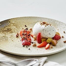 Waldmeister-Pumpernickel-Erdbeeren-Rhabarber Waldmeister-Pumpernickel-Erdbeeren-Rhabarber